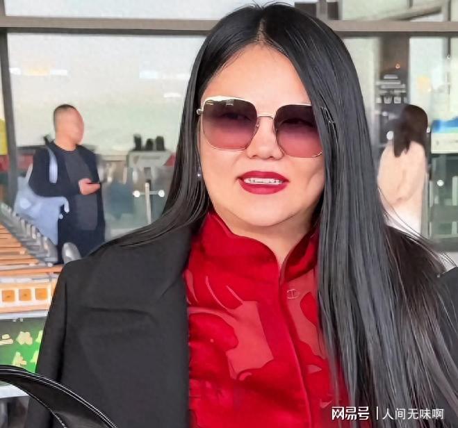 自作孽不可活！高调炫富的李湘再传“噩耗”，私生活被扒个底朝天