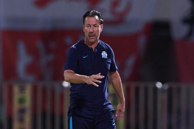 世界杯手机观看-范加斯特豪赌成功！轮换10人还能逼平广州队